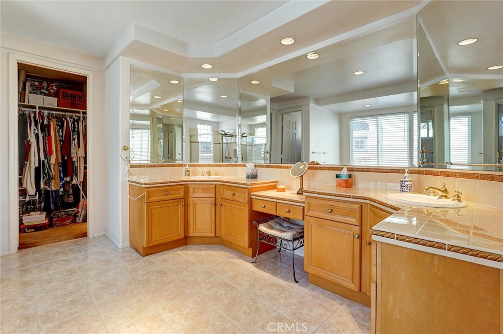 14079 Stagecoach Trail Moorpark, CA 93021 - Photo 36 of 47 a large bathroom with a large tub and sink