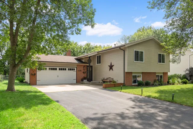 $519,990 | 8920 Darnel Road, Eden Prairie, MN 55347