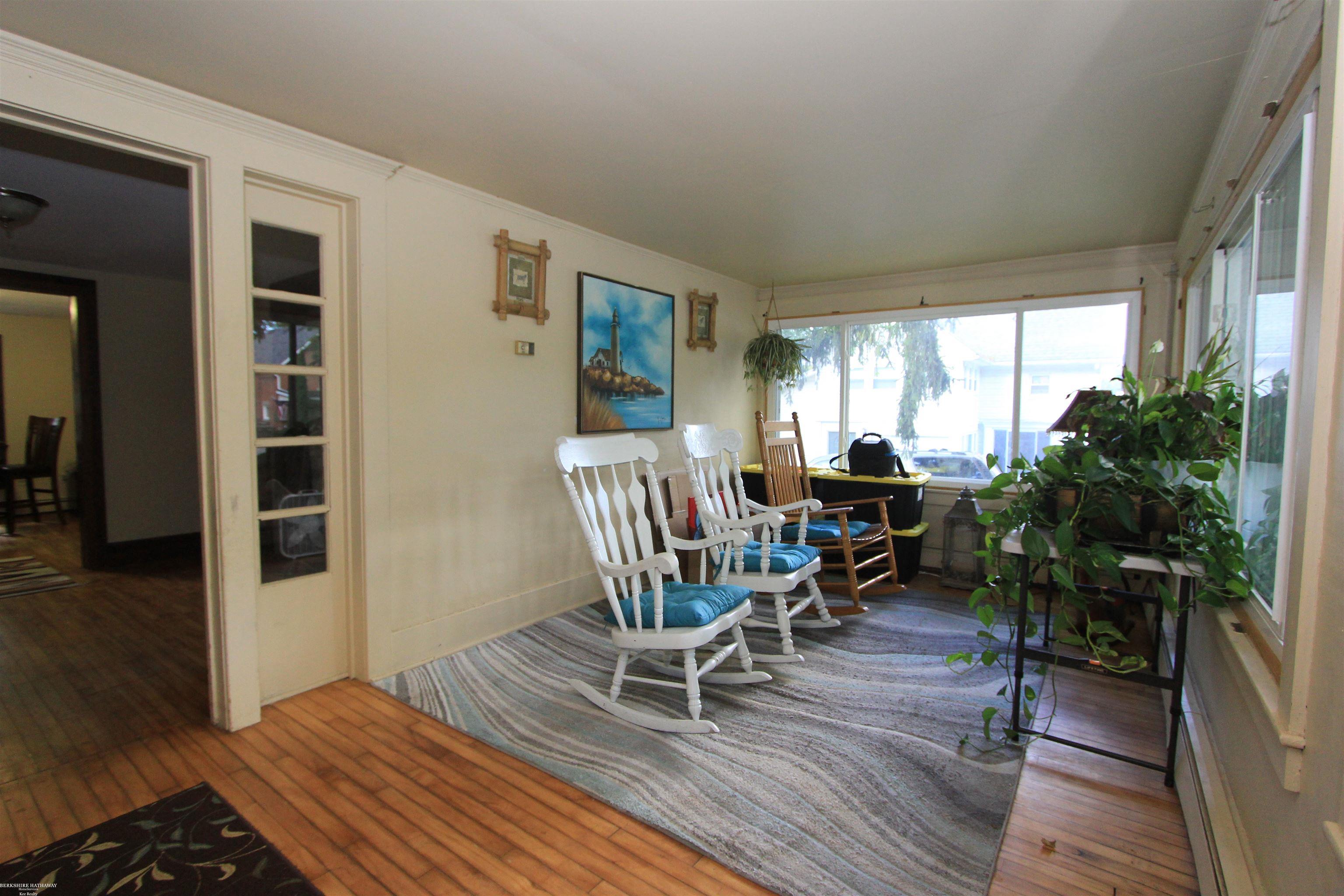 6831 Jefferson Road North Branch, MI 48461 - Photo 4 of 32 50187210-fb9a07d0-5396-4e74-a537-740339116427.JPG