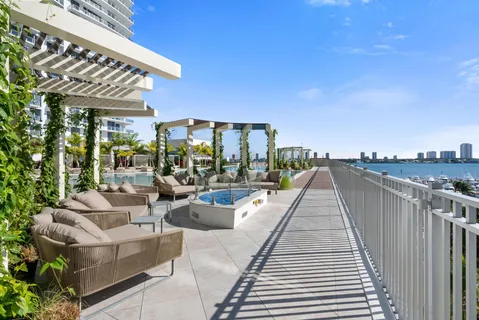 $1,400,000 | 220 Lake Shore Drive, Unit 817, Lake Park, FL 33403