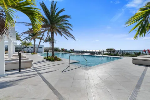 $1,400,000 | 220 Lake Shore Drive, Unit 817, Lake Park, FL 33403