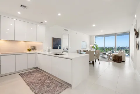 $1,400,000 | 220 Lake Shore Drive, Unit 817, Lake Park, FL 33403