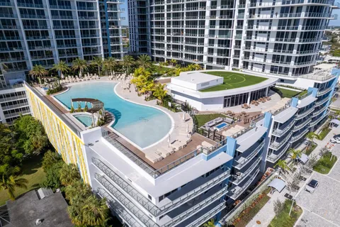 $1,400,000 | 220 Lake Shore Drive, Unit 817, Lake Park, FL 33403