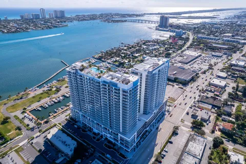 $1,400,000 | 220 Lake Shore Drive, Unit 817, Lake Park, FL 33403