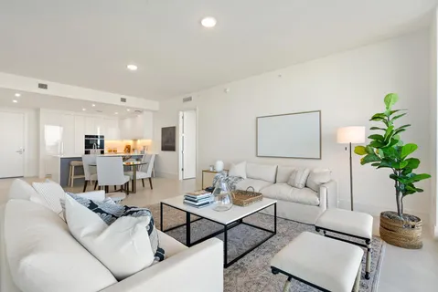 $1,400,000 | 220 Lake Shore Drive, Unit 817, Lake Park, FL 33403