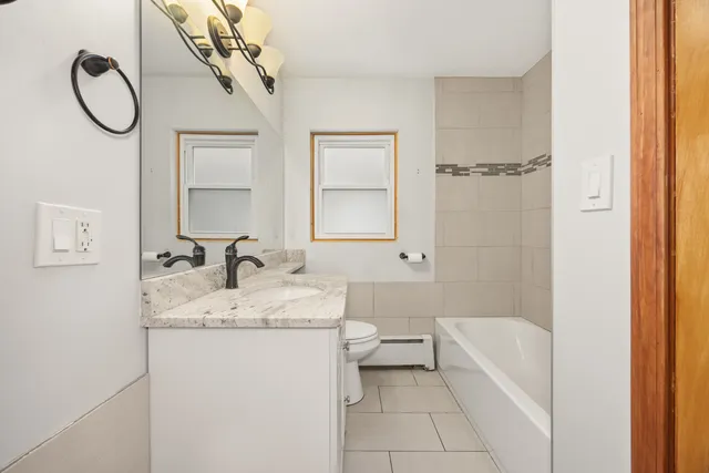 $1,895 | 5748 West Montrose Avenue, Unit 1, Chicago, IL 60634