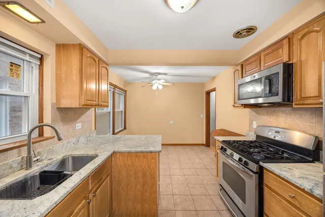 $1,895 | 5748 West Montrose Avenue, Unit 1, Chicago, IL 60634