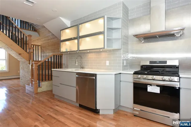 $3,500 | 454 Park Avenue, Unit 2, Rutherford, NJ 07070