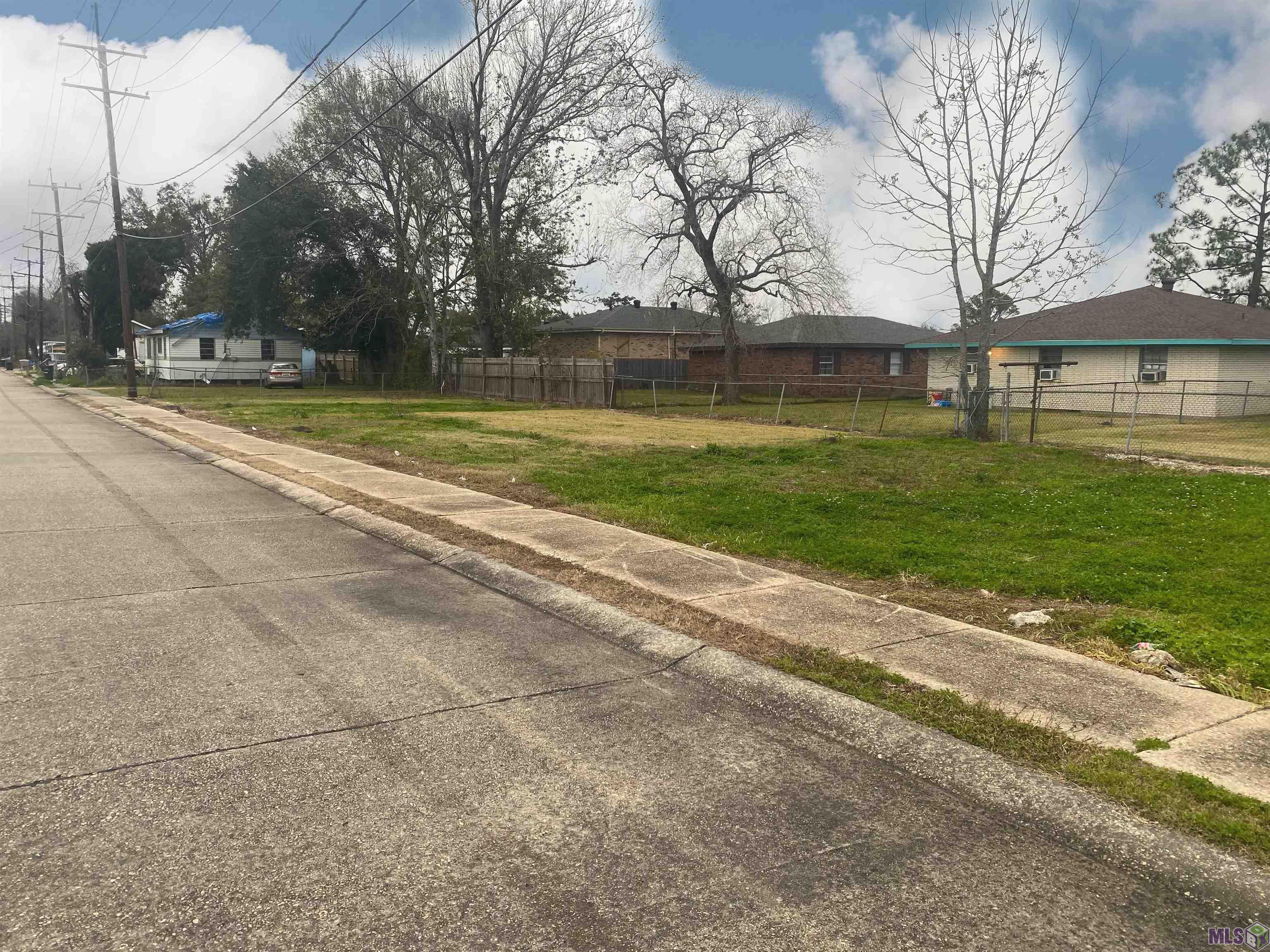 429 Authement Street Houma, LA 70363 - Photo 2 of 4