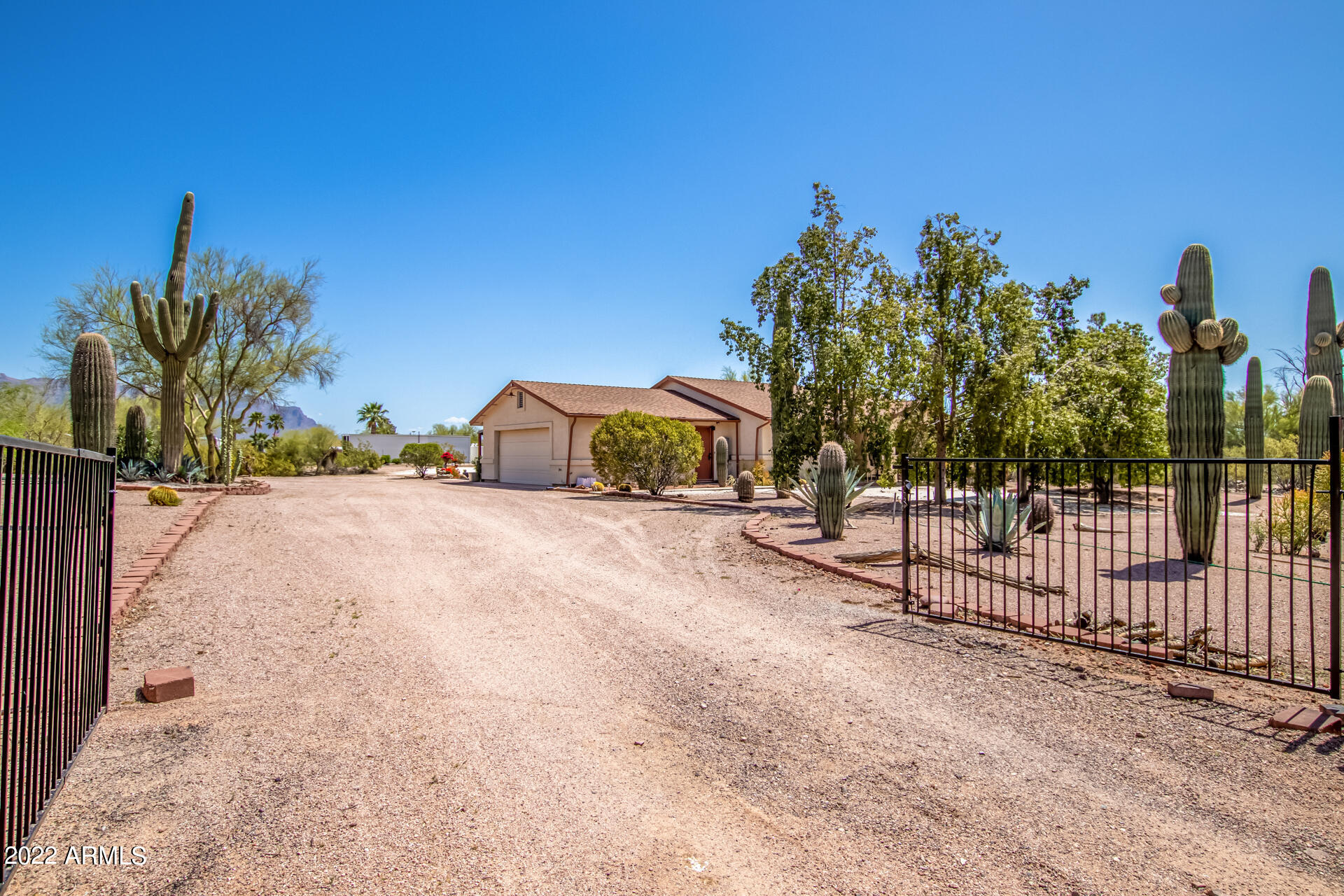 1069 South Vista Road Apache Junction, AZ 85119 - Photo 2 of 30 04-Vista Road
