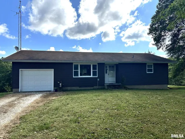 $299,500 | 2205 North Sullivan Road, Astoria, IL 61501