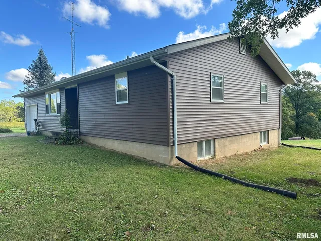 $299,500 | 2205 North Sullivan Road, Astoria, IL 61501