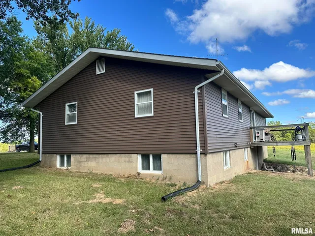 $299,500 | 2205 North Sullivan Road, Astoria, IL 61501