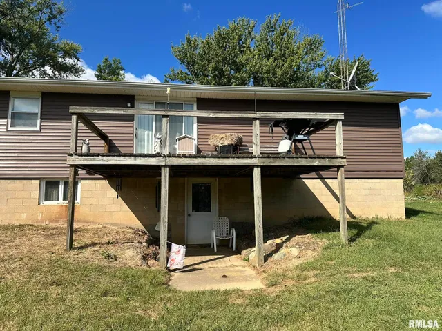 $299,500 | 2205 North Sullivan Road, Astoria, IL 61501