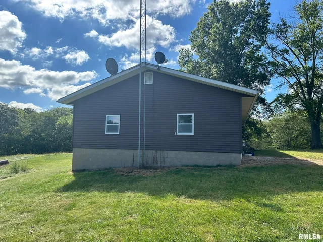 $299,500 | 2205 North Sullivan Road, Astoria, IL 61501