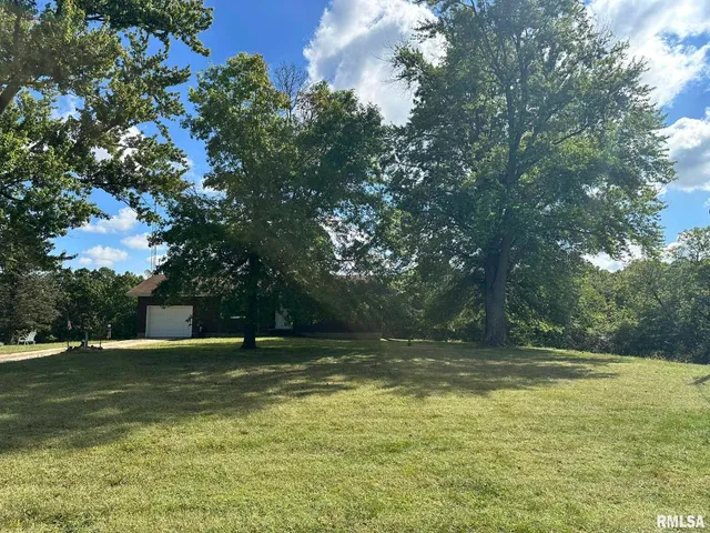 $299,500 | 2205 North Sullivan Road, Astoria, IL 61501