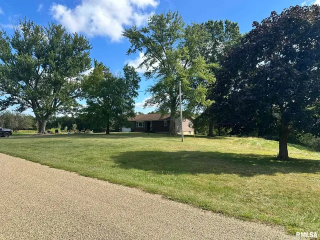 $299,500 | 2205 North Sullivan Road, Astoria, IL 61501