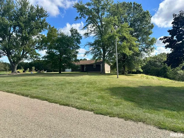 $299,500 | 2205 North Sullivan Road, Astoria, IL 61501