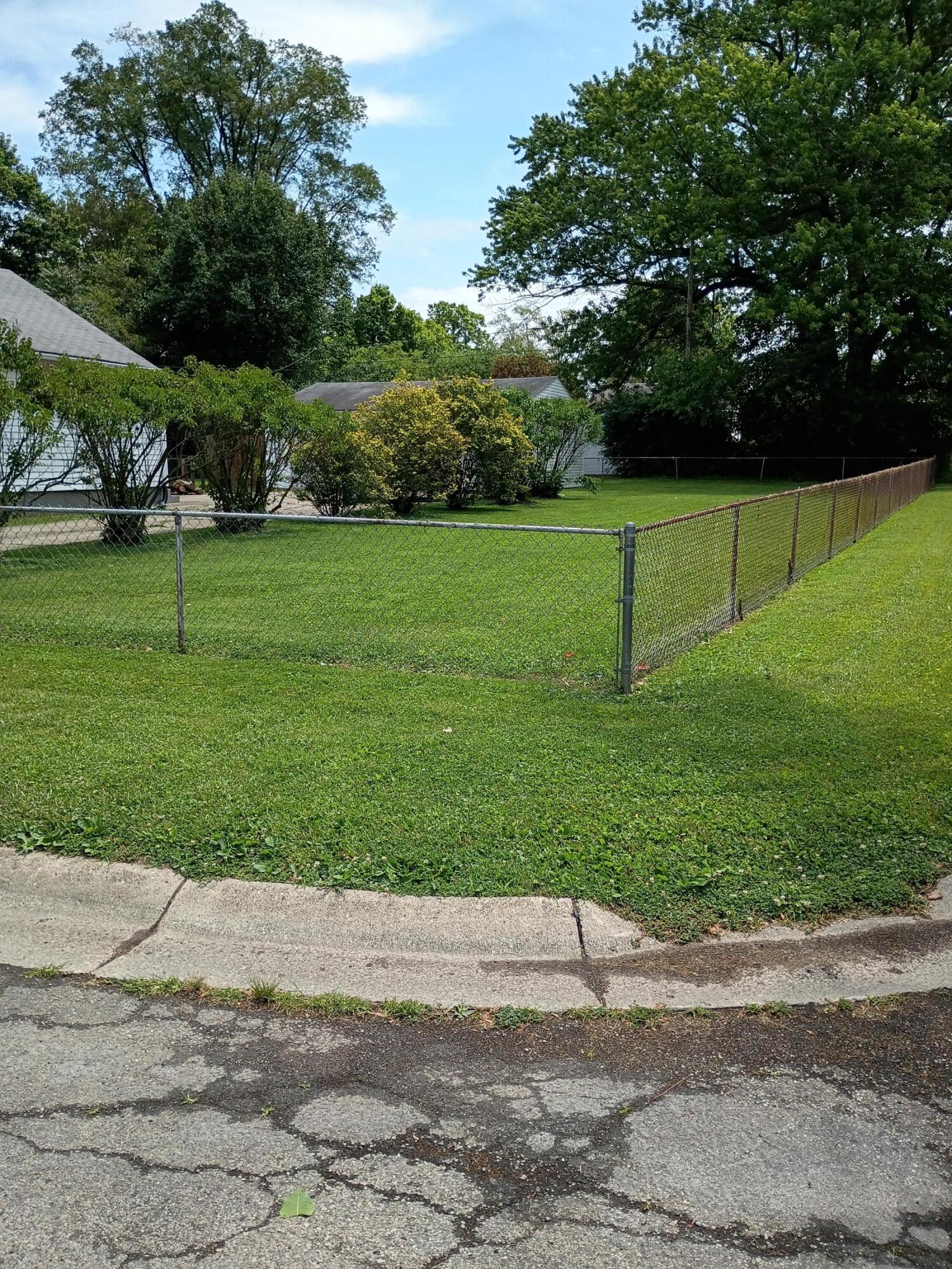 1916 Delaware Avenue Springfield, OH 45506 - Photo 3 of 17