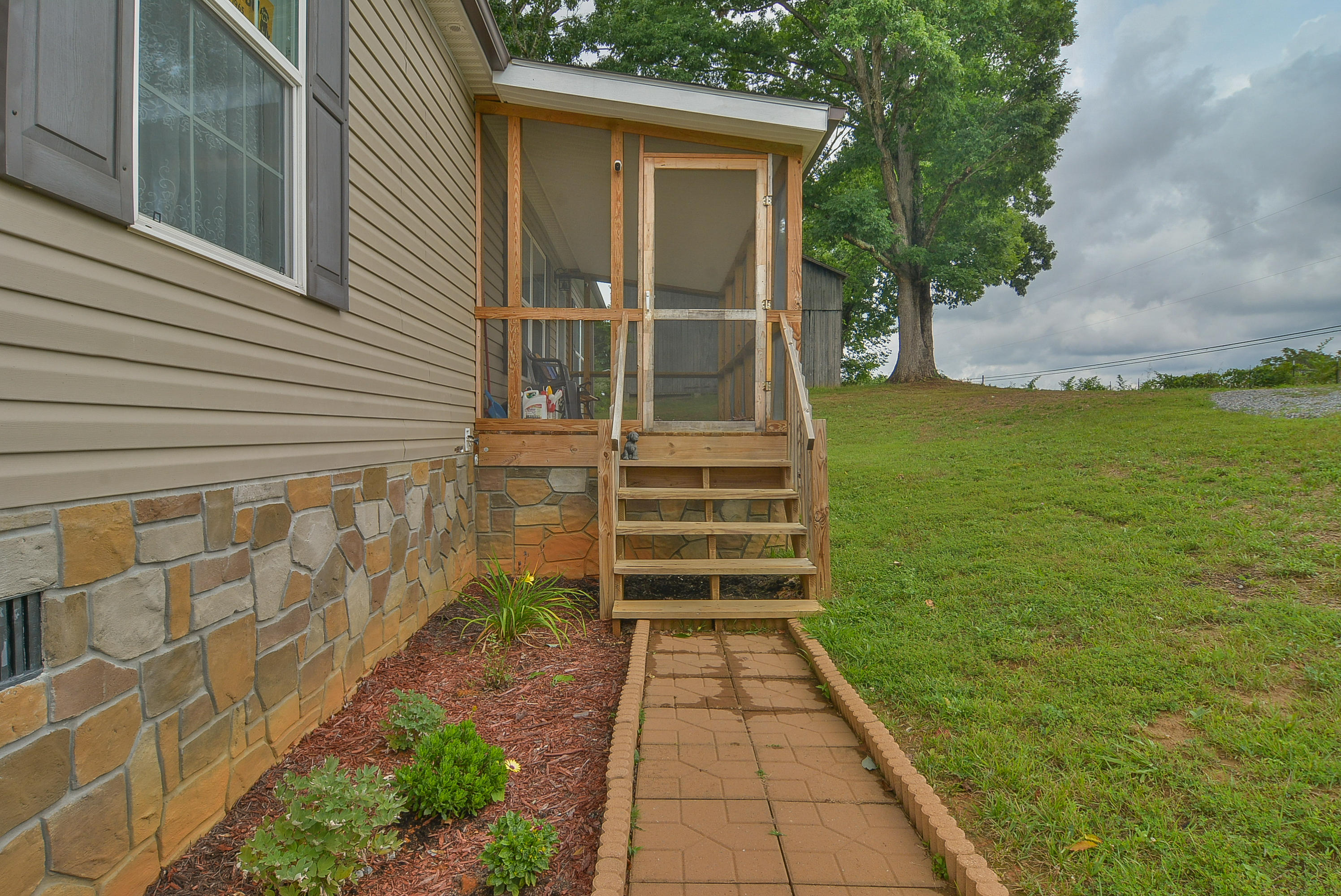 431 Berry Ridge Road Jonesborough, TN 37659 - Photo 2 of 41 Walk way