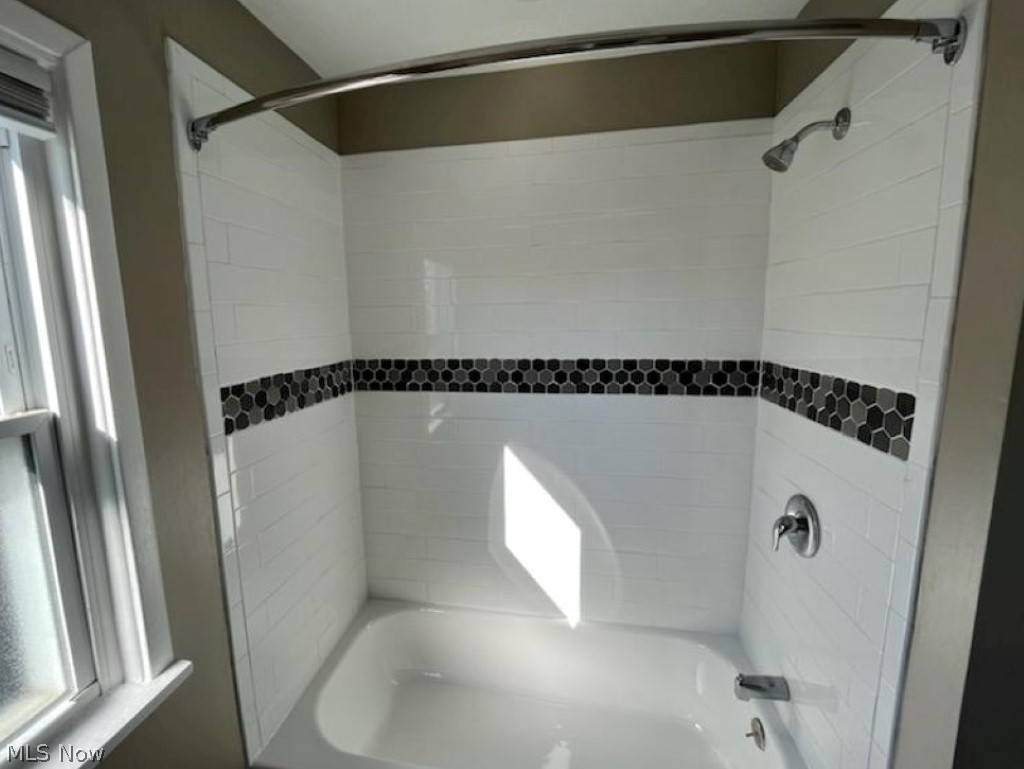 3285 Silsby Road Cleveland, OH 44118 - Photo 14 of 27 Updated full bath on 2nd floor