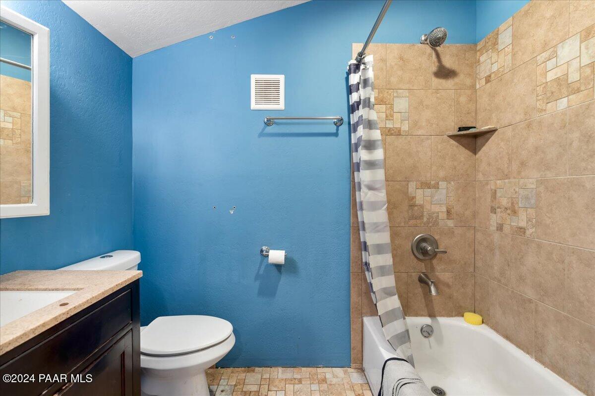 17400 Round Mountain Road Dewey, AZ 86327 - Photo 23 of 25 a bathroom with a sink toilet and shower