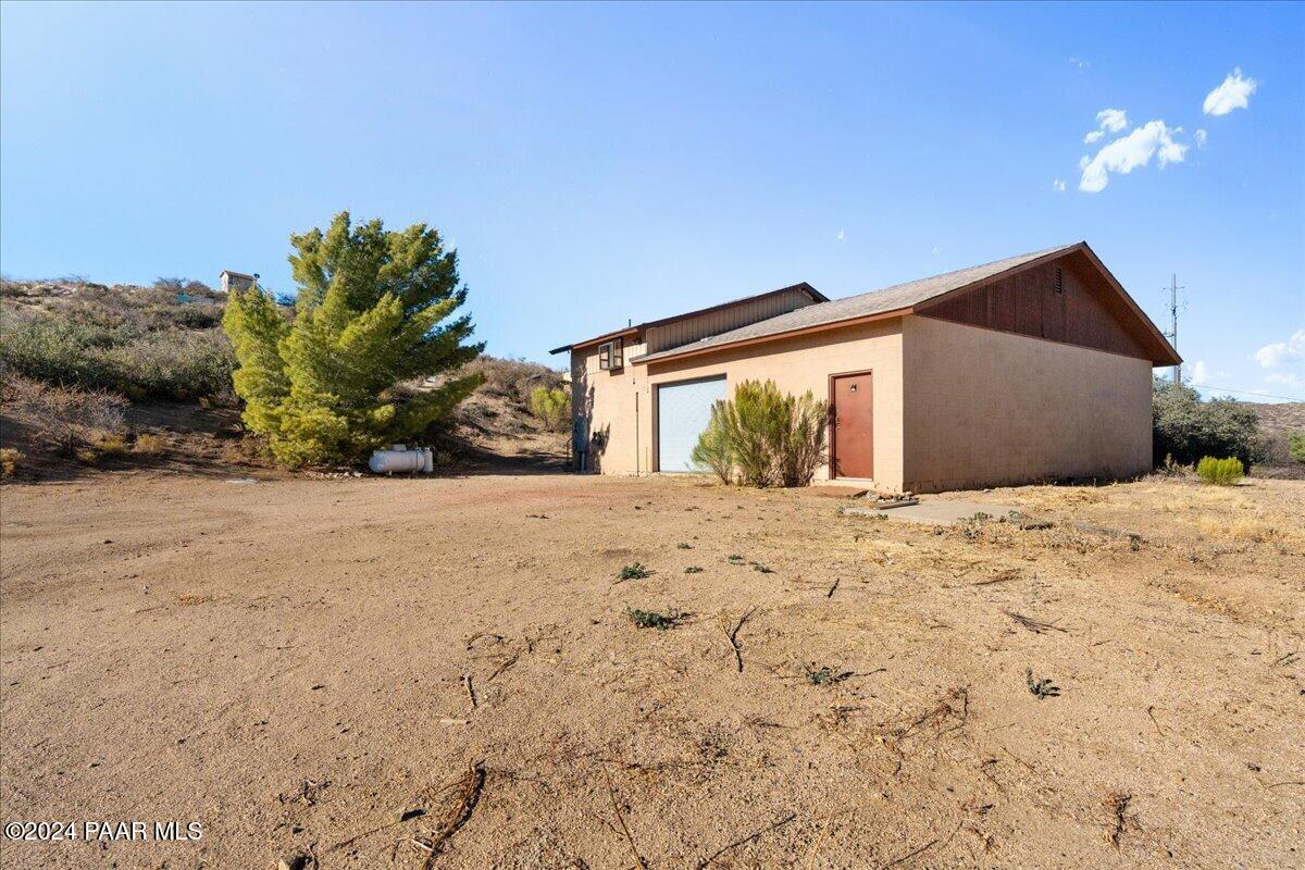 17400 Round Mountain Road Dewey, AZ 86327 - Photo 5 of 25 a view of large house with a snow yard