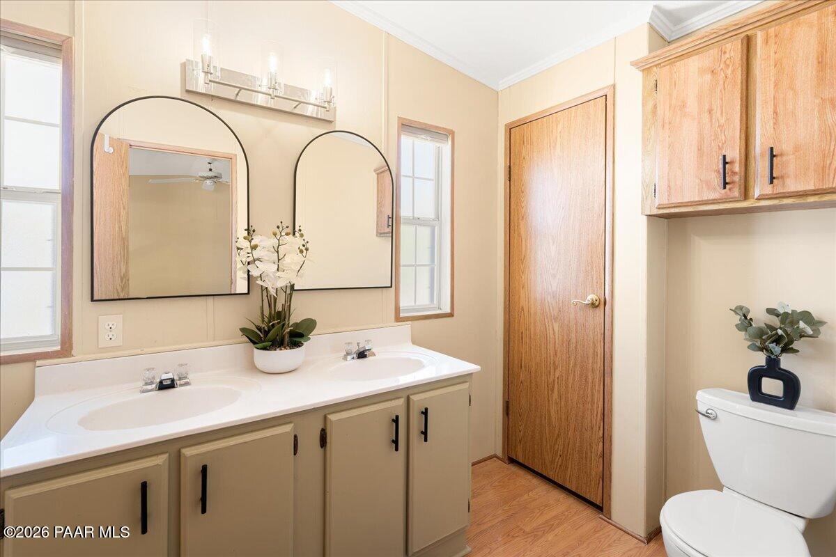 2352 Hillside Loop Road Prescott, AZ 86301 - Photo 12 of 27 Primary Bathroom