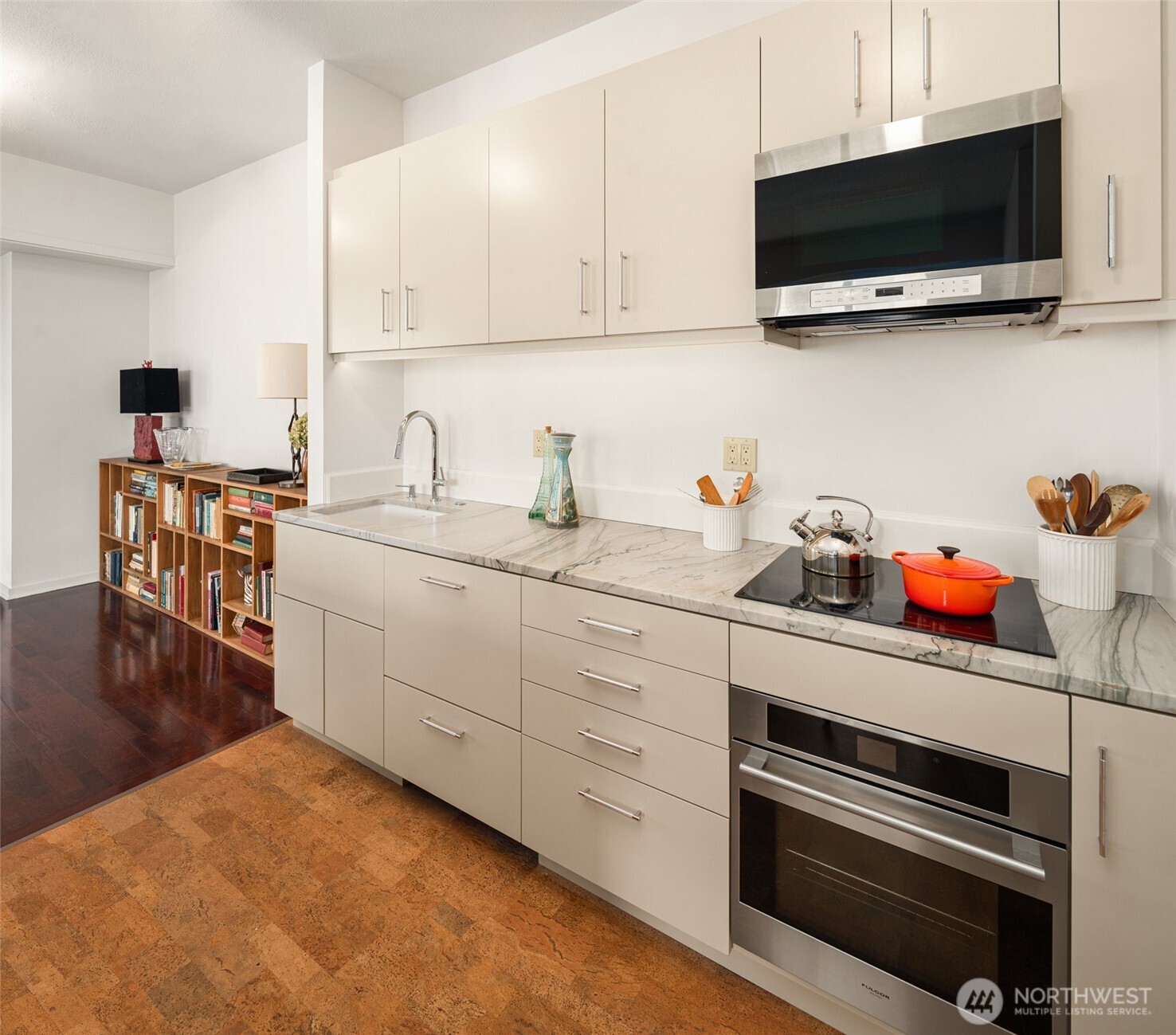 98 Union Street, Unit 810 Seattle, WA 98101 - Photo 17 of 38