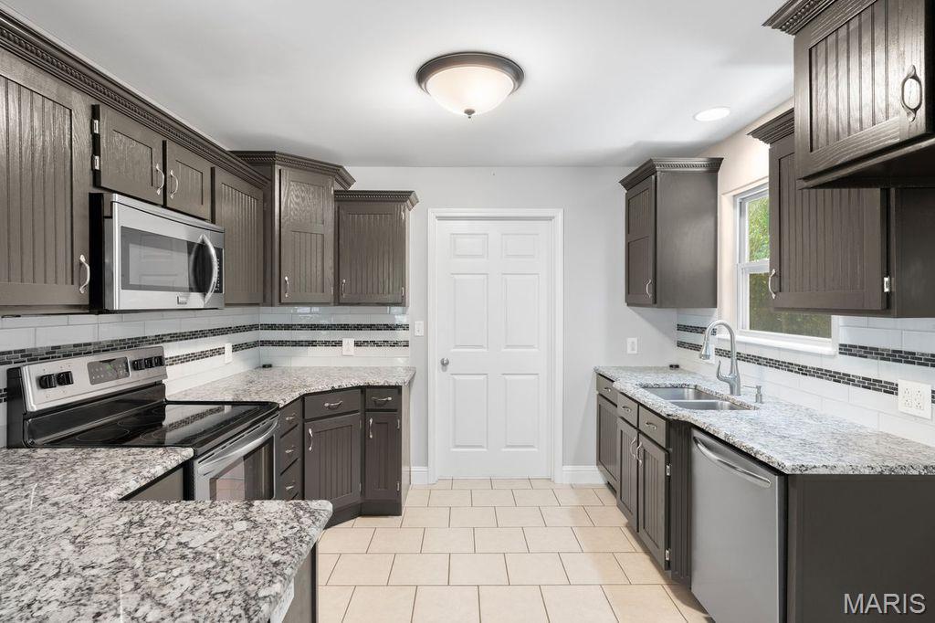 443 Mark Twain Loop Union, MO 63084 - Photo 13 of 31