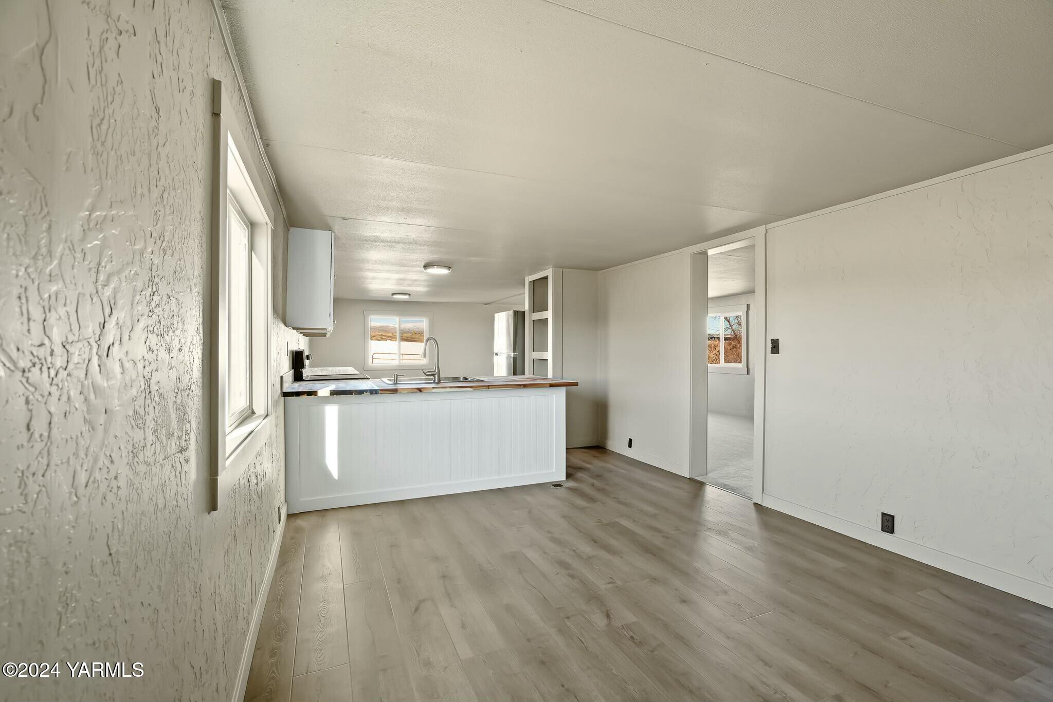 590 Hideaway Road Yakima, WA 98908 - Photo 13 of 34 a view of kitchen with wooden floor