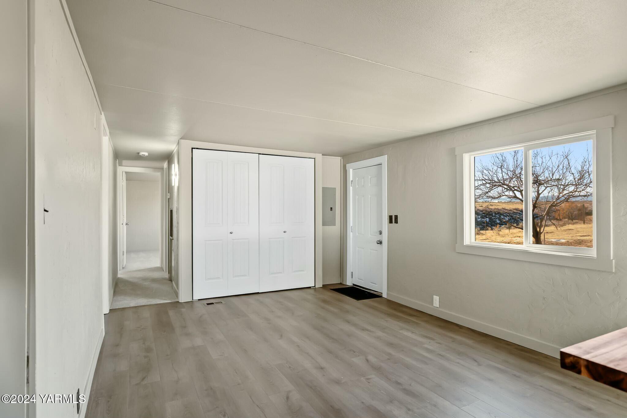 590 Hideaway Road Yakima, WA 98908 - Photo 14 of 34 an empty room with wooden floor and window
