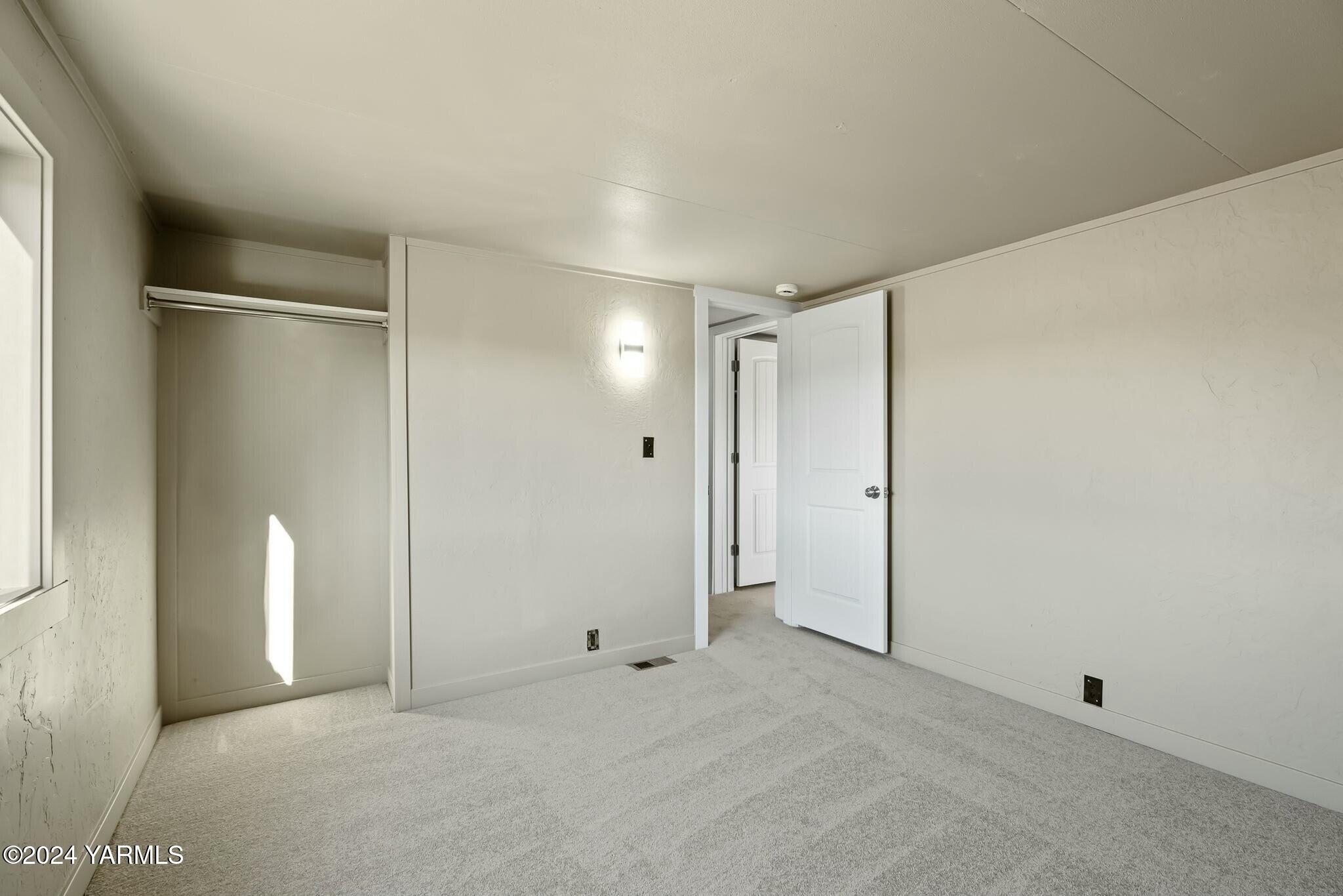 590 Hideaway Road Yakima, WA 98908 - Photo 20 of 34 a view of an empty room