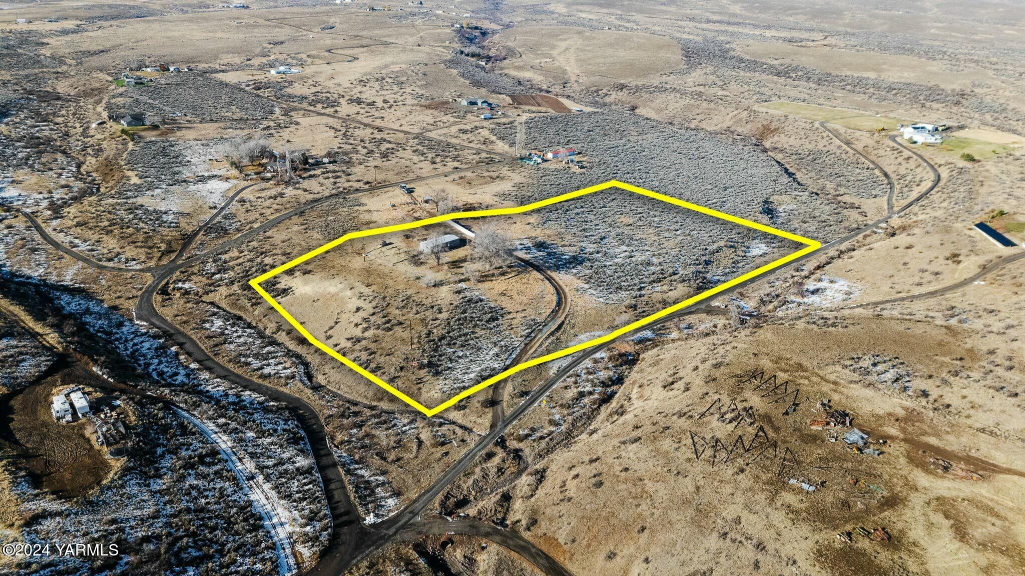 590 Hideaway Road Yakima, WA 98908 - Photo 2 of 34 a view of a tennis court