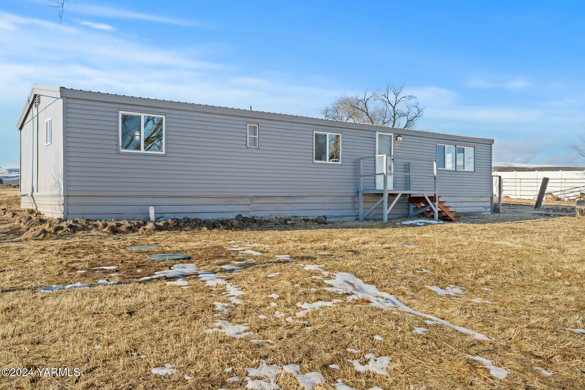 590 Hideaway Road Yakima, WA 98908 - Photo 26 of 34 a front view of a house with a yard
