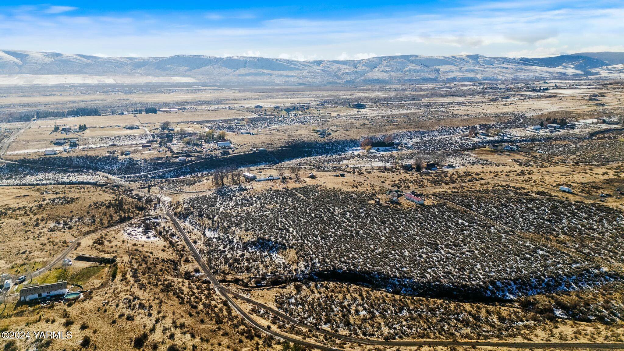 590 Hideaway Road Yakima, WA 98908 - Photo 33 of 34 a view of an ocean and beach