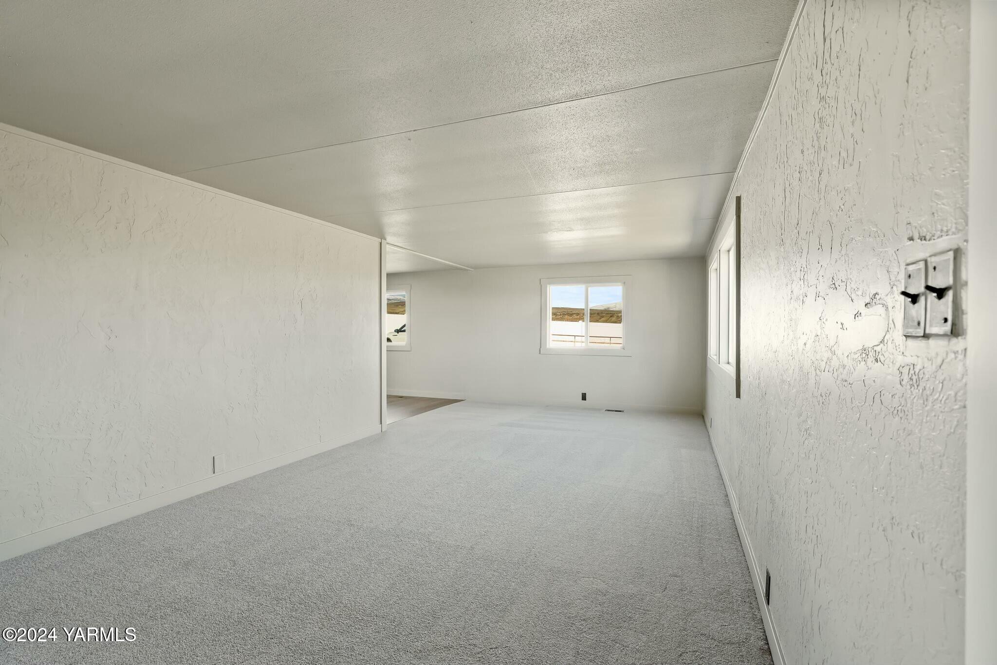590 Hideaway Road Yakima, WA 98908 - Photo 5 of 34 a view of a big room with windows and closet
