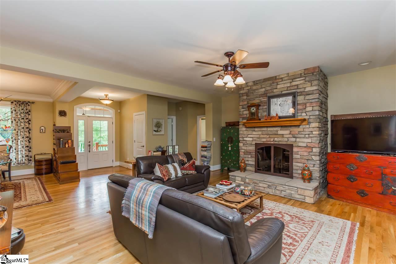 4431 South King Road Greer, SC 29651 - Photo 4 of 31