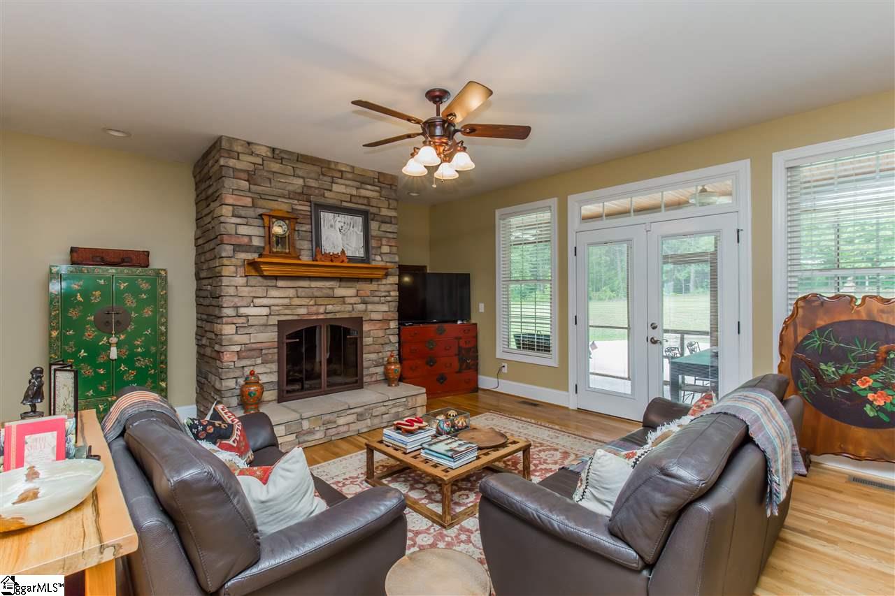 4431 South King Road Greer, SC 29651 - Photo 6 of 31