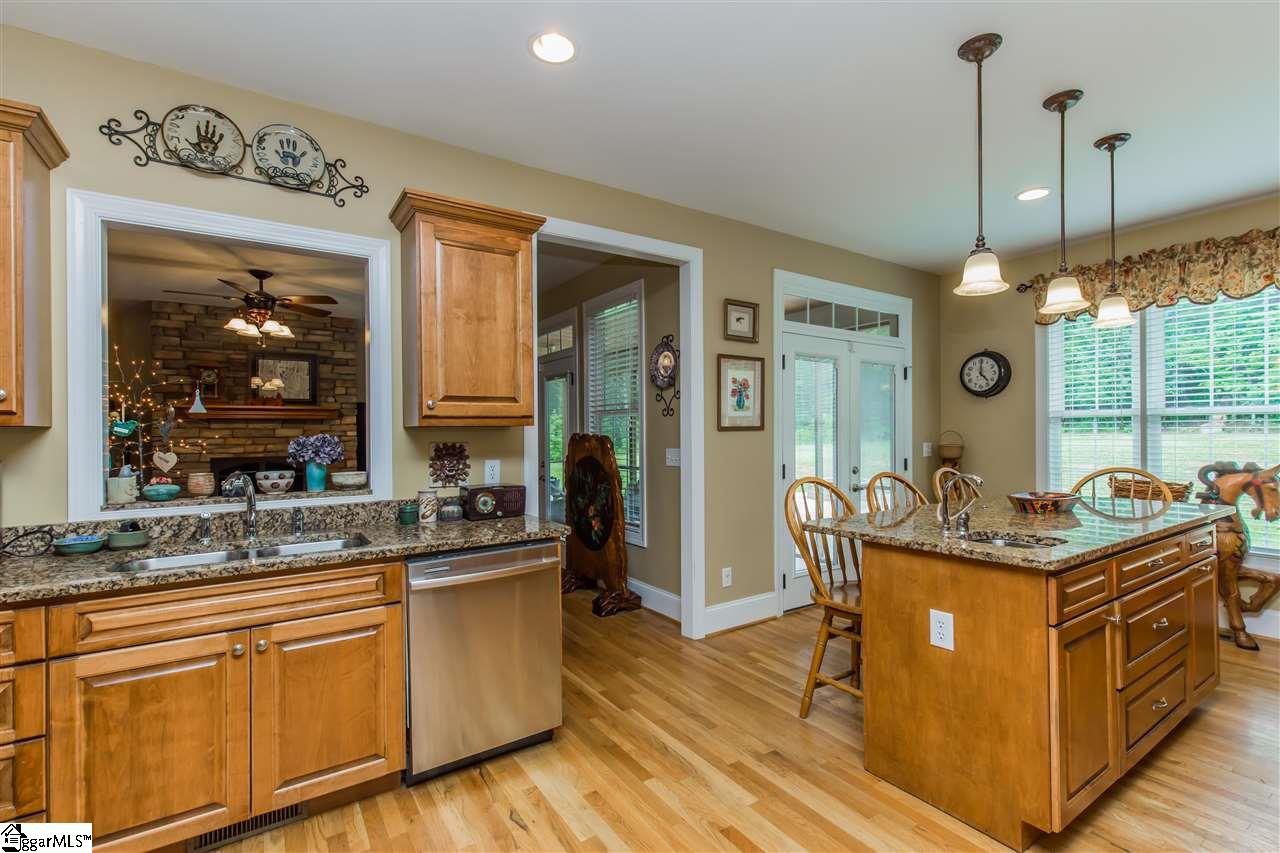 4431 South King Road Greer, SC 29651 - Photo 8 of 31