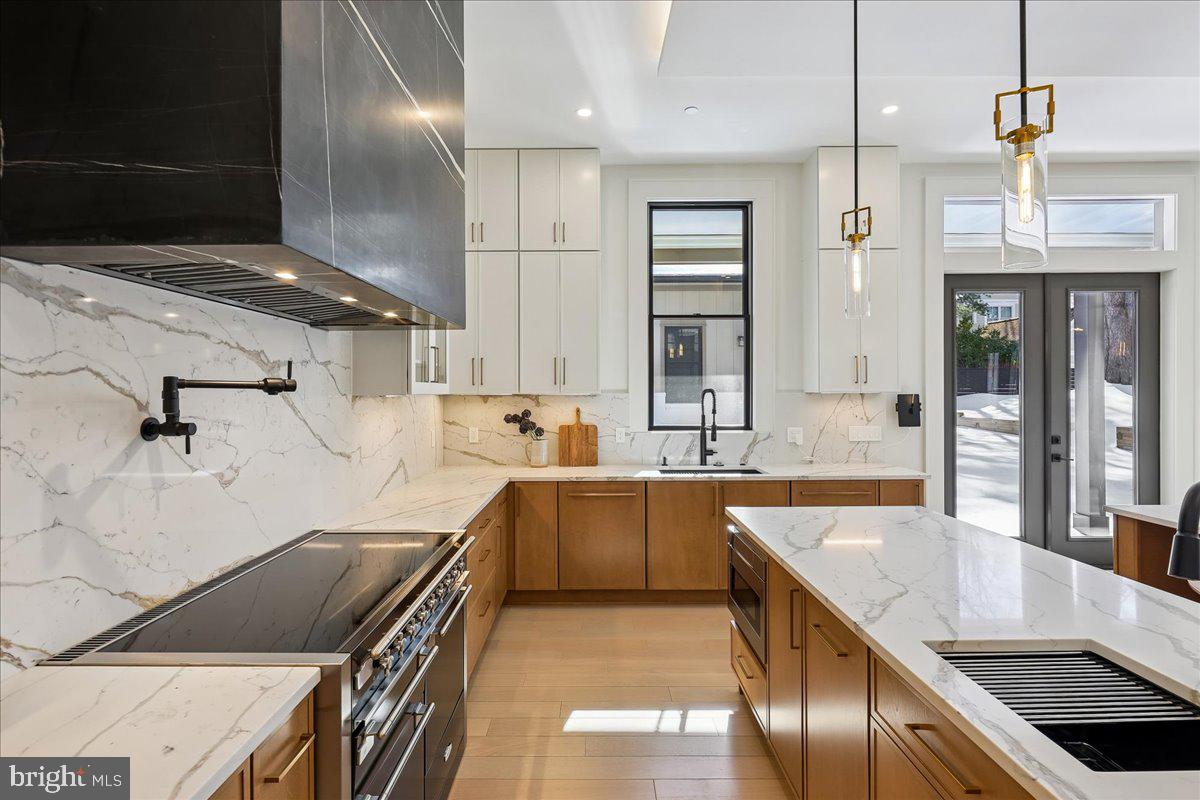 4428 Albemarle Street Northwest Washington, DC 20016 - Photo 22 of 94