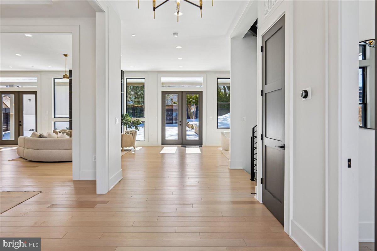 4428 Albemarle Street Northwest Washington, DC 20016 - Photo 5 of 94