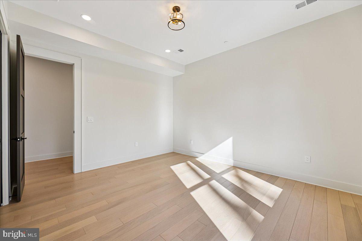 4428 Albemarle Street Northwest Washington, DC 20016 - Photo 53 of 94