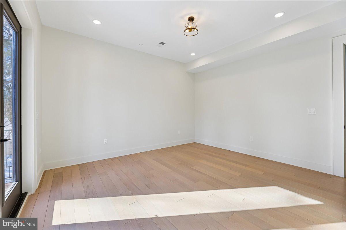 4428 Albemarle Street Northwest Washington, DC 20016 - Photo 63 of 94