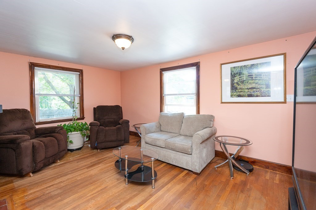 11 Greenway Road Salem, MA 01970 - Photo 8 of 40 Gallery Image 8