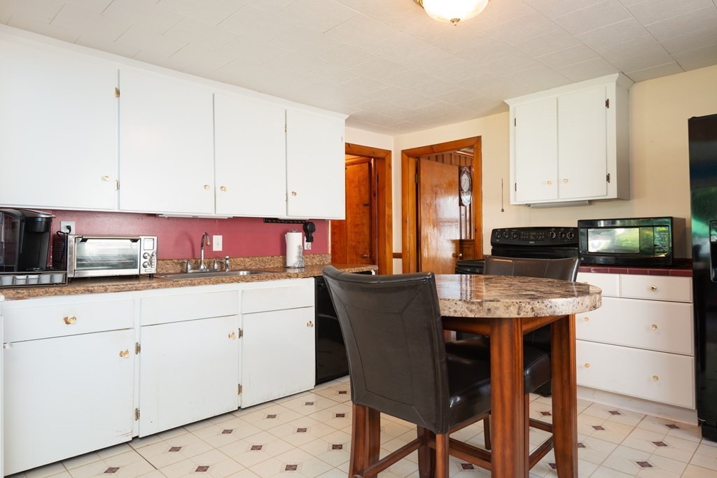 11 Greenway Road Salem, MA 01970 - Photo 10 of 40 Gallery Image 10