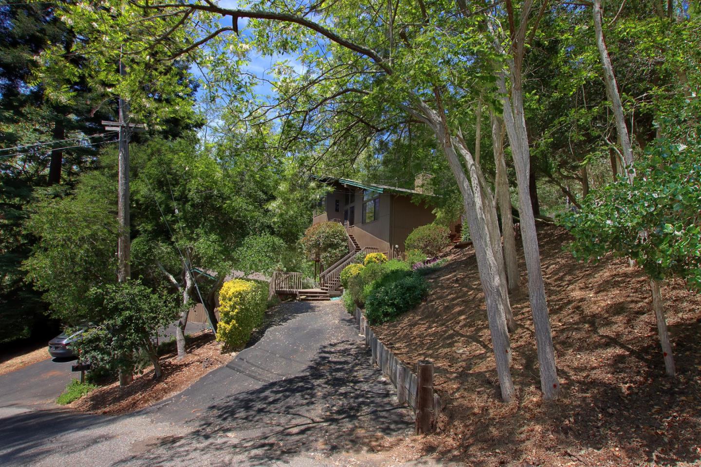 17 Pleasant Heights Drive Aptos, CA 95003 - Photo 8 of 21 a view of a backyard with plants and large trees
