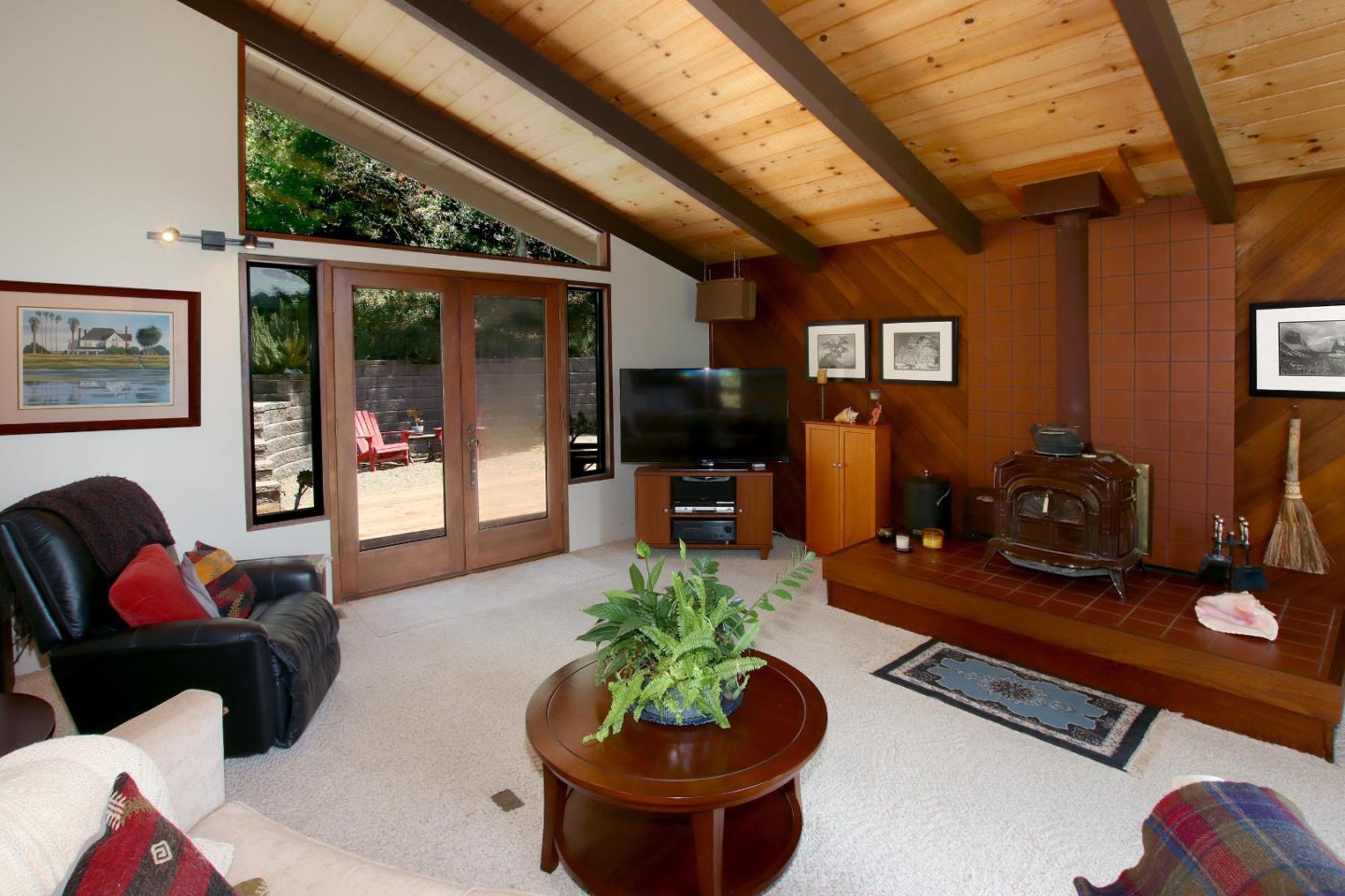 17 Pleasant Heights Drive Aptos, CA 95003 - Photo 10 of 21 a lobby with furniture and a potted plant