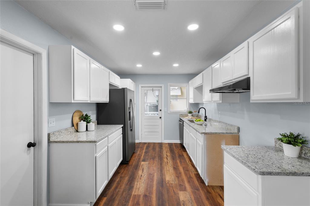 1566 Findlay Street Deltona, FL 32725 - Photo 5 of 34