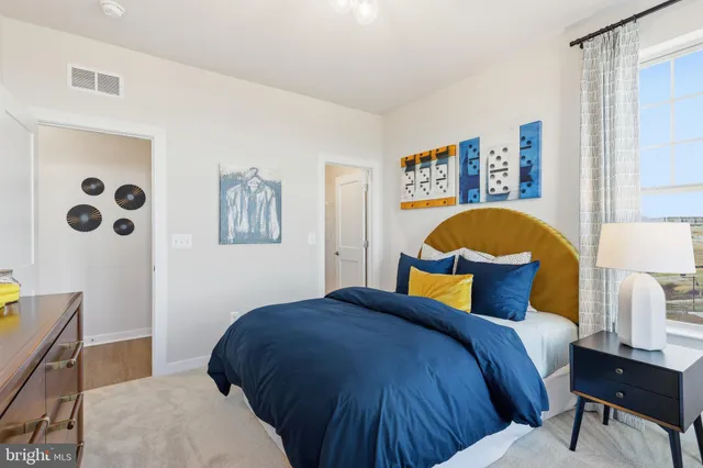 $634,990 | 17808 Southern Shrs Drive, Dumfries, VA 22026